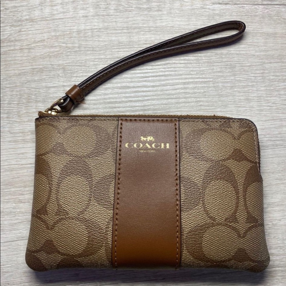 Coach corner zip wristlet in signature canvas